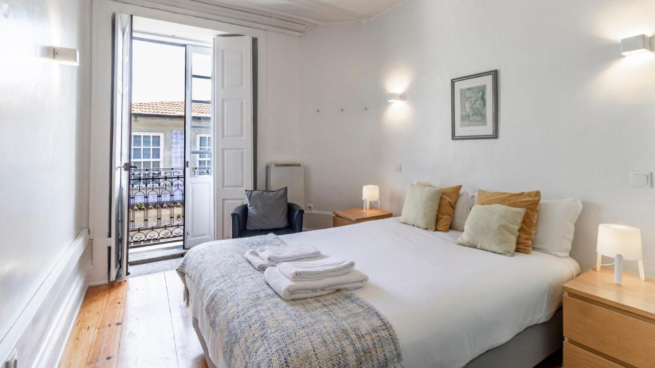 Porto 61 - Bright 2Br W/ Balcony By Lovelystay Bagian luar foto