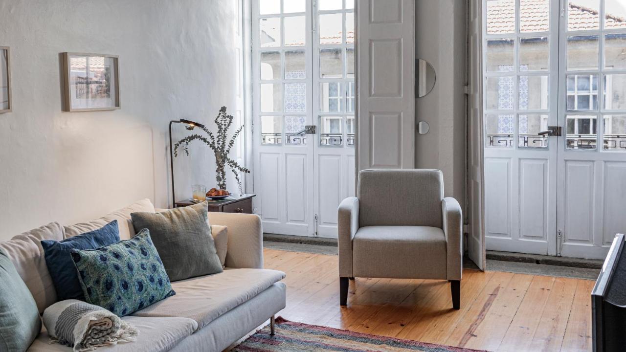 Porto 61 - Bright 2Br W/ Balcony By Lovelystay Bagian luar foto